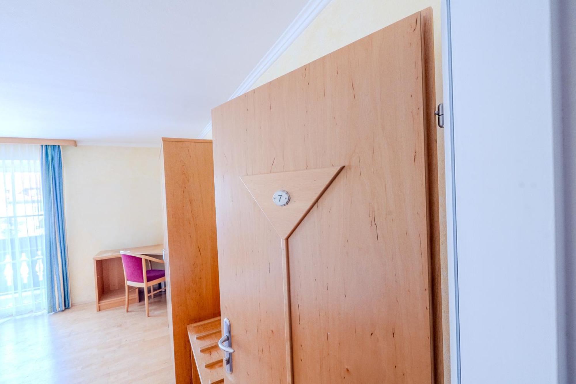 Whats-App Self-Check-In - Villa Maria Theresia باد غويسرن الغرفة الصورة